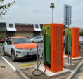 Se zelenou energií od ČEZ 214krát kolem Země. Elektromobily v 1. pololetí odebraly rekordních 1,1 milionu kWh, meziročně o 31 % více